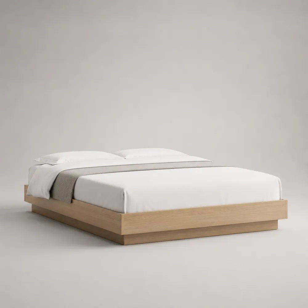 Bettgestell 180 x 200 cm, bodennahes Plattformbett aus Holz mit zurückgesetztem Sockel, ohne Kopfteil, Eiche Natur/Braun, 206 x 186 x 32 cm